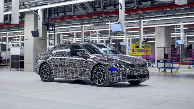 BMW собрала первые предсерийные экземпляры электрического седана i3