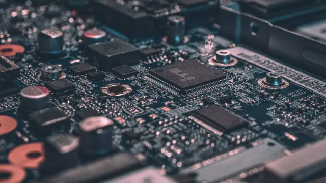 Технологические гиганты обсуждают замедление развития ИИ