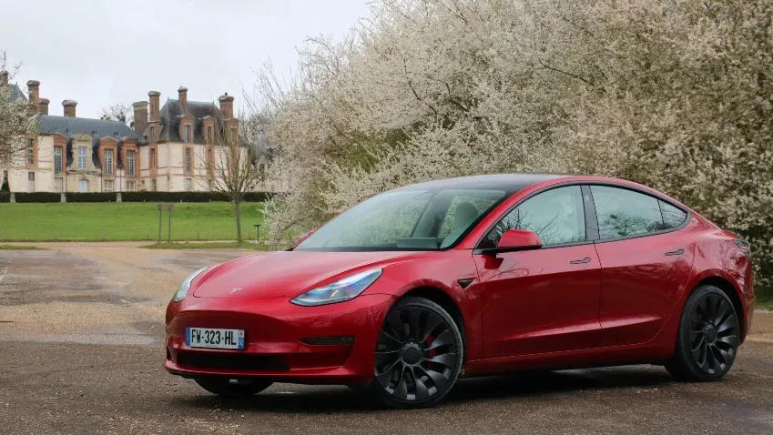 Новая Tesla Model 3 Performance замечена на съемках рекламного ролика