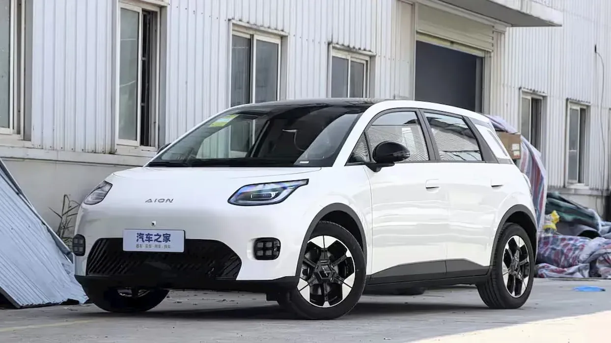 В Китае представили электромобиль с заменой батареи за 100 секунд