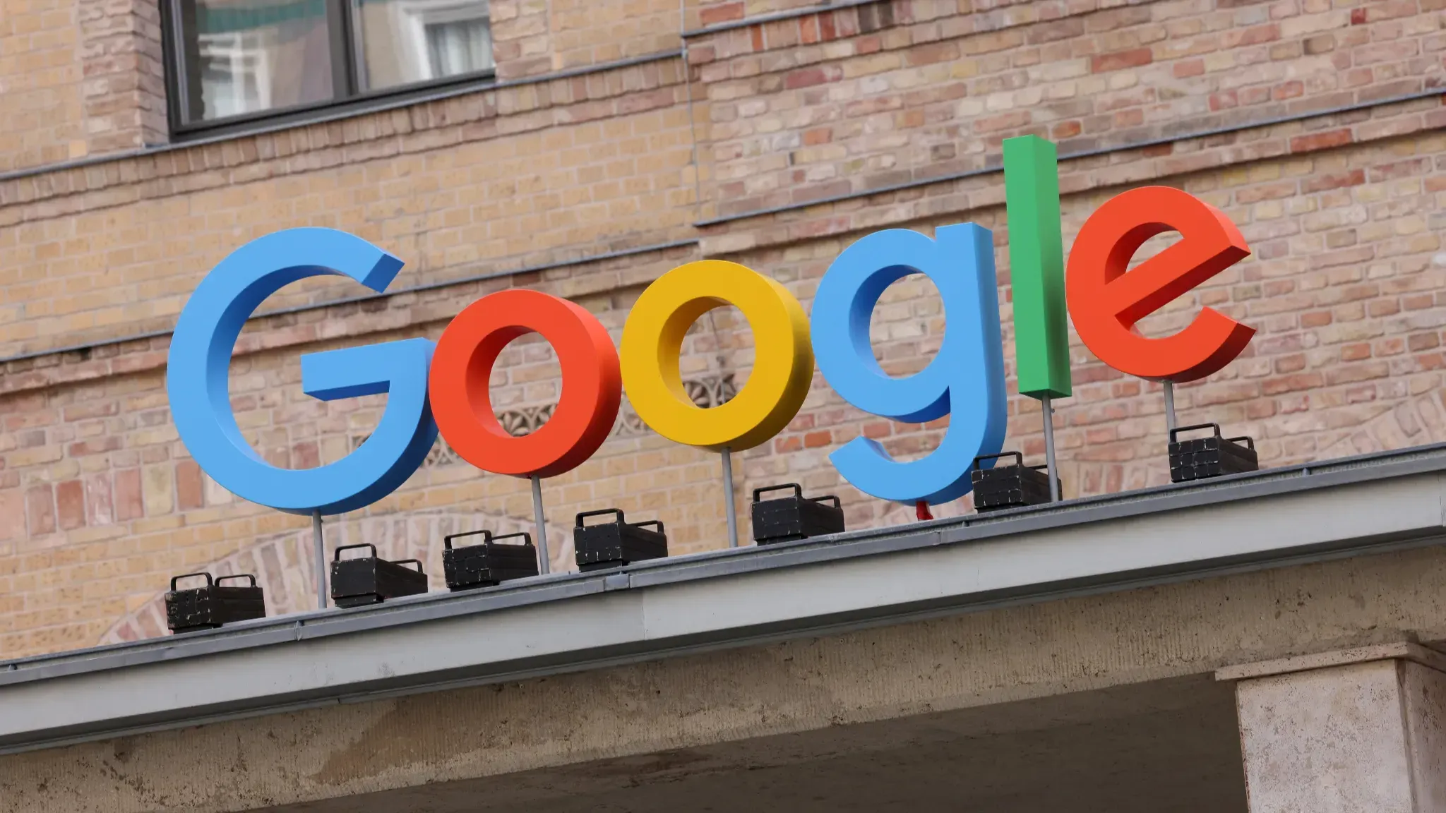 Google запустила примерку одежды с помощью ИИ для пользователей США
