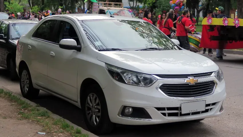 В России Chevrolet Cobalt назван доступным аналогом Lada Vesta NG