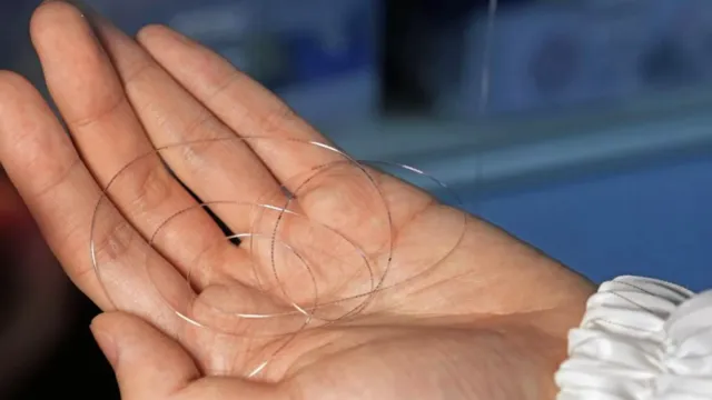 Учёные Фудань создали фибер‑чип для умной одежды нового поколения