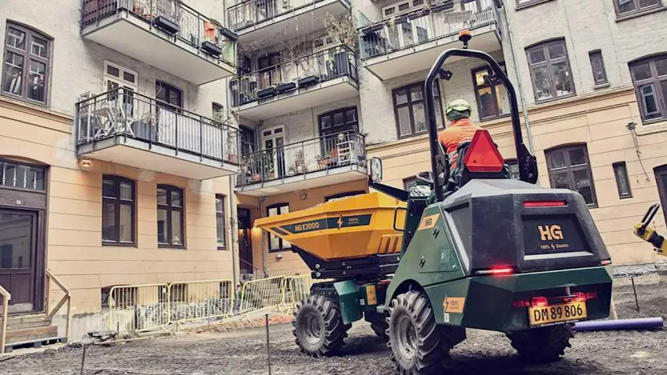 Дания представила электрический самосвал E3000 для городских стройплощадок