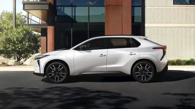 Новый Toyota bZ4X укрепляет позиции на рынке электромобилей