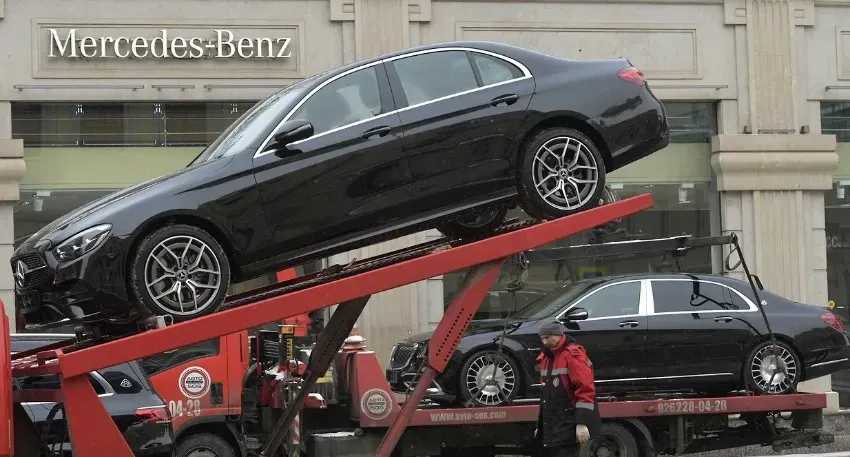 Автомобильный концерн Mercedes-Benz покидает Россию