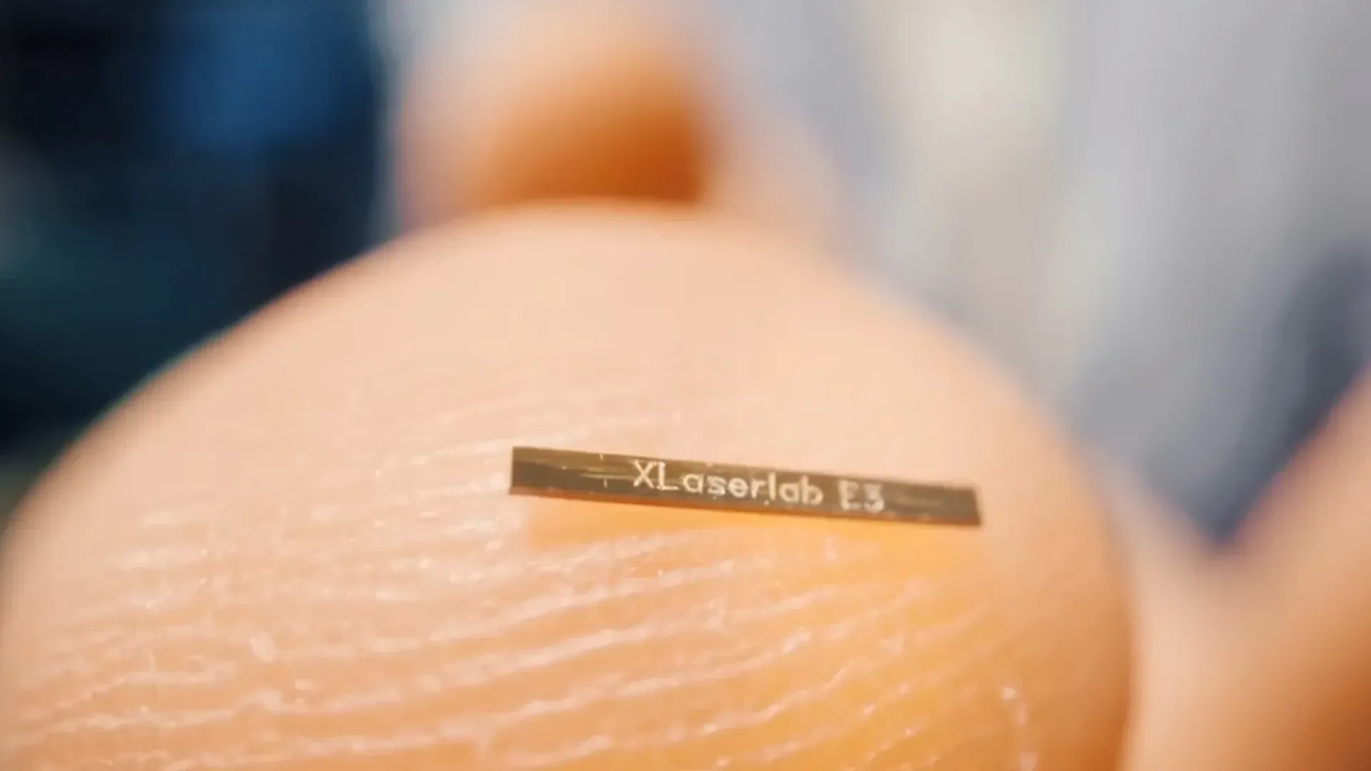 УФ-лазер Xlaserlab E3 создаёт микроузоры с точностью 0,005 мм