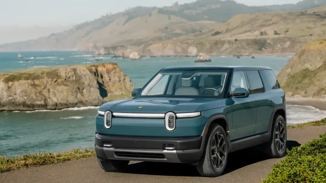 Rivian представил среднеразмерный электрический SUV R2 с мощностью 656 л.с.