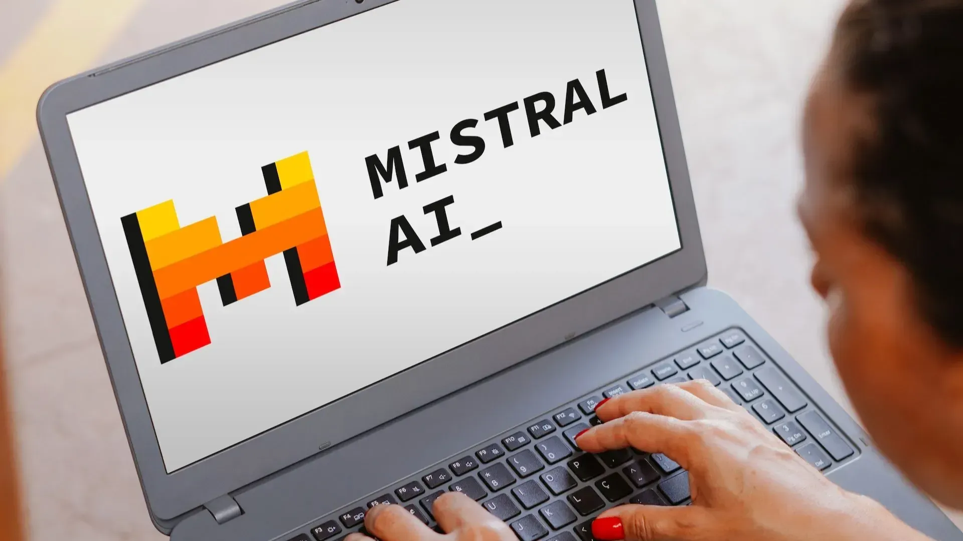 Mistral AI набирает популярность и становится полноценным конкурентом OpenAI