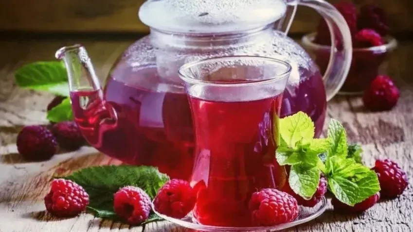 Врач из РФ Тяжельников опроверг пользу закаливания, чая с малиной и чеснока при простуде