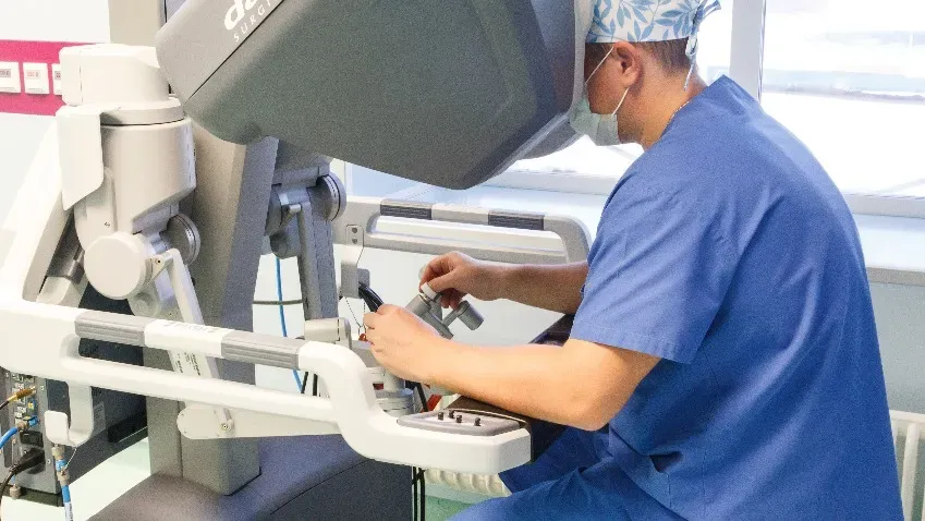 Первая успешная роботизированная трансплантация печени выполнена в США