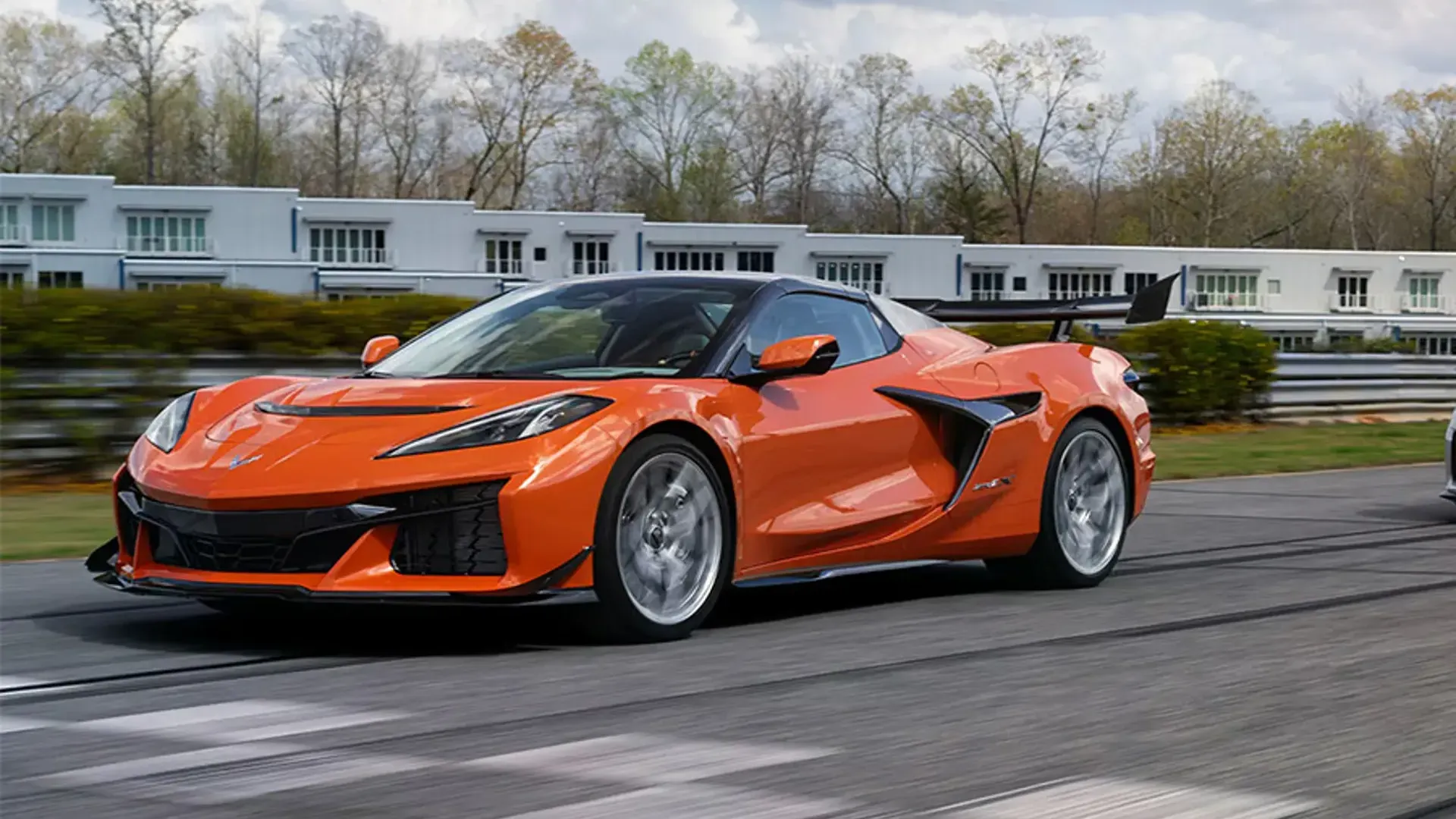Chevrolet представила Corvette ZR1X с гибридной мощностью 1250 л.с.