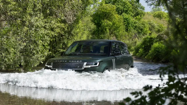 Новый электрический Range Rover получил запас хода 536 км и значительный ценник