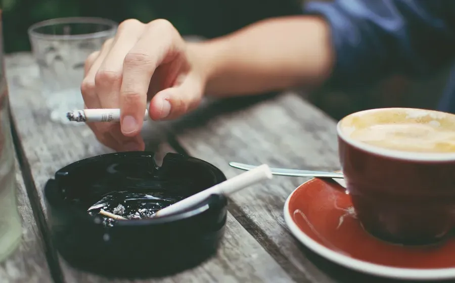 Кофе и сигареты: учёные выяснили причины утреннего ритуала курильщиков