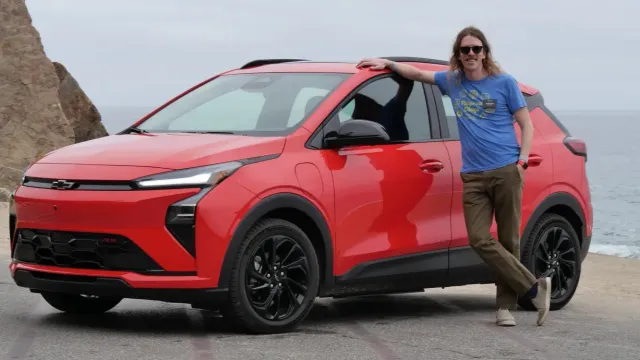 General Motors представила обновленный электромобиль Chevrolet Bolt