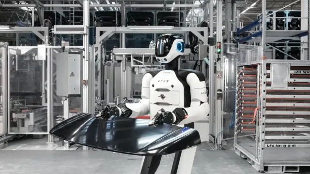 BMW начала тестировать гуманоидных роботов на заводе в Лейпциге