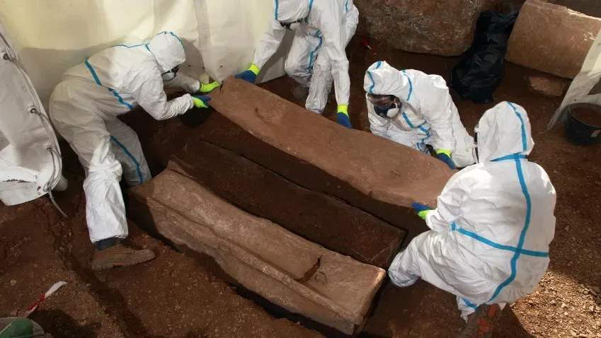 Ученые обнаружили в Газе свинцовый саркофаг знатного человека римской эпохи