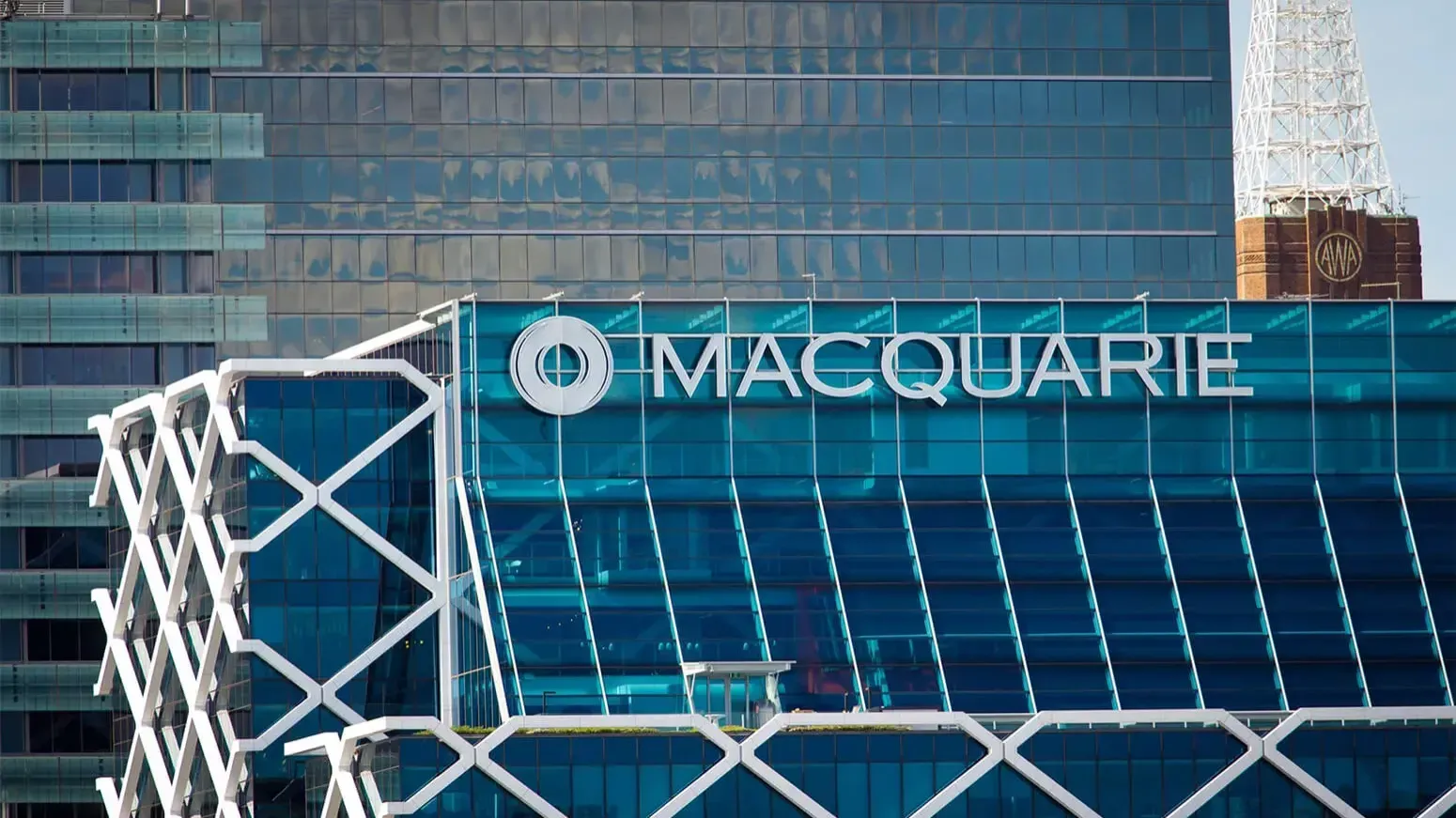 Macquarie поддерживает рост аренды электробусов и грузовиков в Индии