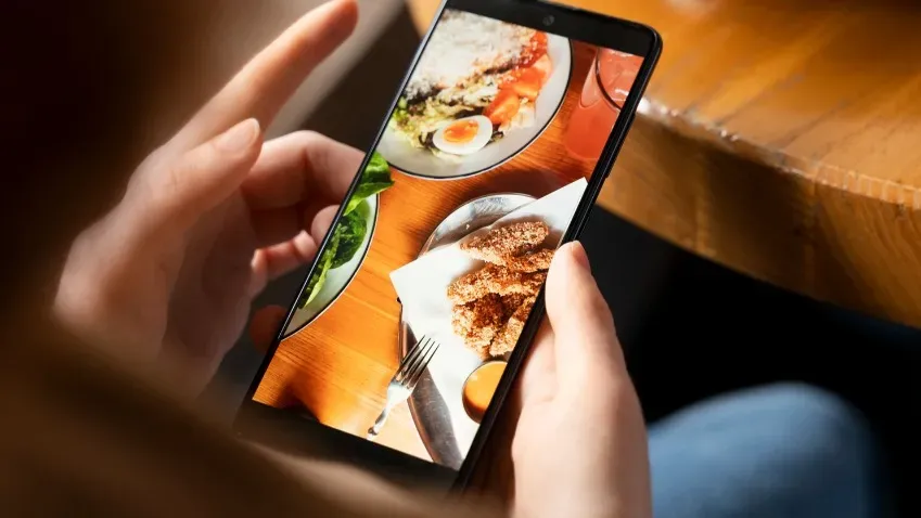 Рассматривание фотографий еды в соцсетях может вызвать ожирение