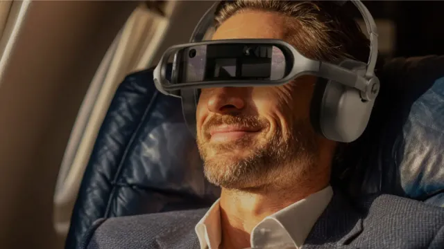 Южнокорейская компания представила наушники Perisphere с встроенным экраном