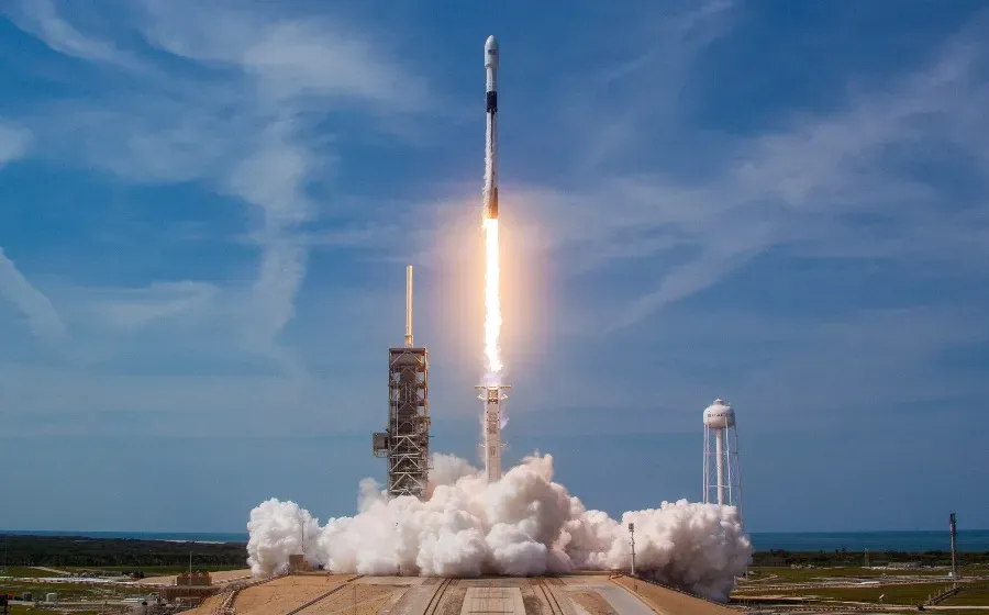 SpaceX вывела на орбиту новую группу из 52 интернет-спутников Starlink