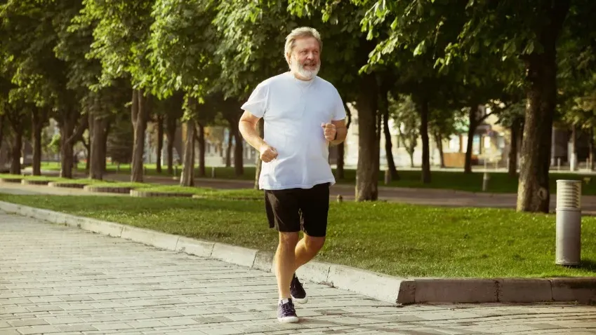 Bone: бег и быстрая ходьба повышают прочность костей у людей старше 70 лет