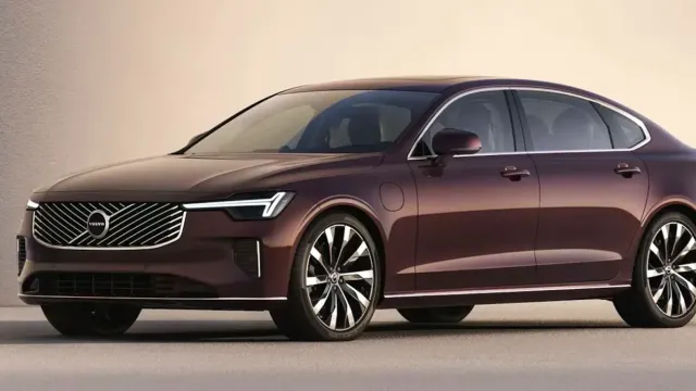 Новый гибридный седан Volvo S90 обеспечит запас хода до 80 км на электротяге
