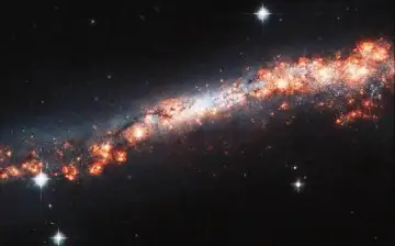 Найдена тусклая галактика UVIT J2022, скрывающаяся на фоне ярких объектов
