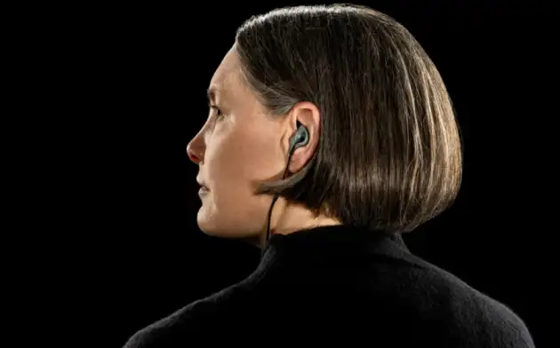Технология NextSense залезает пациентам в уши и отслеживает состояния их мозга