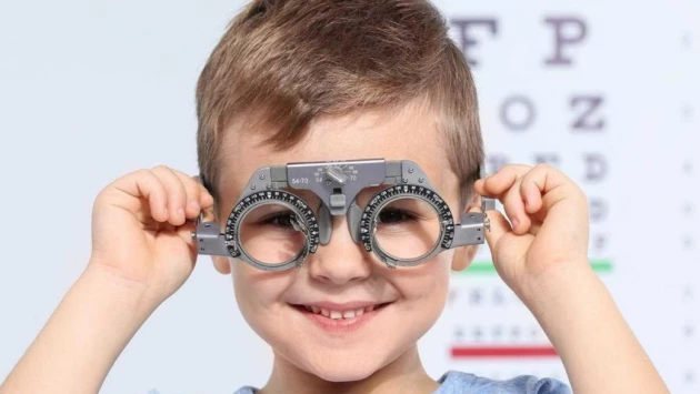 Специальные очки Miyosmart и Stellest помогут замедлить рост близорукости у детей