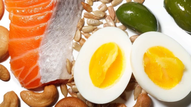 Эндокринолог Михалева проинформировала, что рыба, орехи, яйца и ягоды полезны для мозга