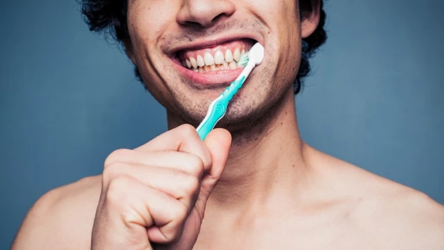 Ученые рассказали, как надо чистить зубы, чтобы избежать деменции