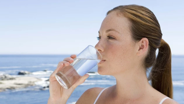Биологический возраст зависит от того, сколько воды пьет человек