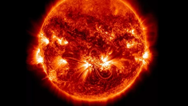 Ученые рассказали о мощном потоке радиации, который направляется к Земле от Солнца