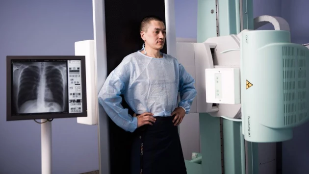 Онколог Андрей Воробьев назвал признаки рака легких, которые проявляются по утрам