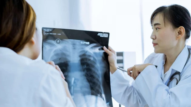 ИИ успешно определил туберкулез на рентгеновских снимках грудной клетки по фото в телефоне