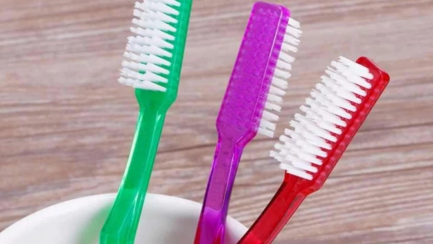 Стоматолог Шаргородский назвал "убийством зубов" регулярное использование зубочисток