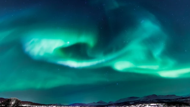 «Газета.ru»: В небе над Аляской появилось загадочное северное сияние в форме спирали