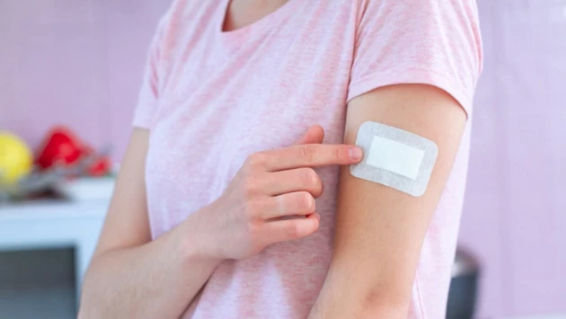 MedicalXpress: Носимый пластырь может безболезненно доставлять лекарства через кожу