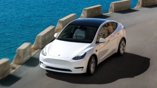 Tesla выпустит заднеприводную Model Y
