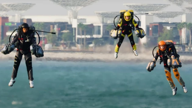 В Дубае провели первую гонку в реактивных костюмах Gravity Industries