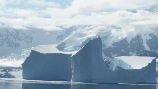 В NASA обнаружили подо льдом Антарктиды потенциально опасные вулканы