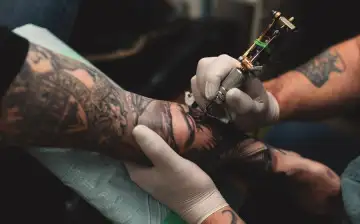 Чернила для татуировок содержат потенциально канцерогенные компоненты