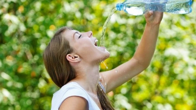 Как необходимо пить воду в жару, чтобы не навредить здоровью