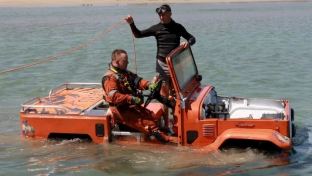 Электрический LandCruiser проехал 7 километров под водой, погружаясь на глубину до 30 метров