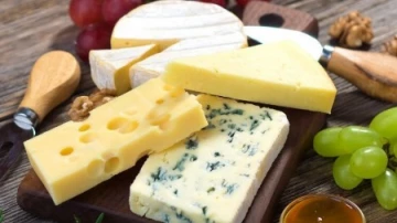 Сыр и масло дают организму кальций, но могут негативно влиять на здоровье