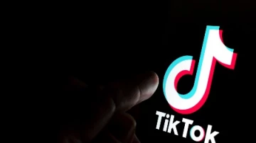 TikTok продвигает посты о расстройствах пищевого поведения и самоубийствах