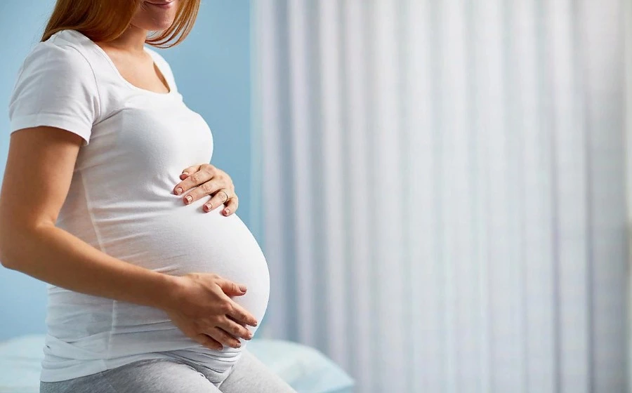 Медики установили, как на плод в утробе женщины влияет перегрев