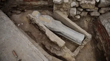 Археологи раскрыли тайну гробниц, найденных под собором Нотр-Дам