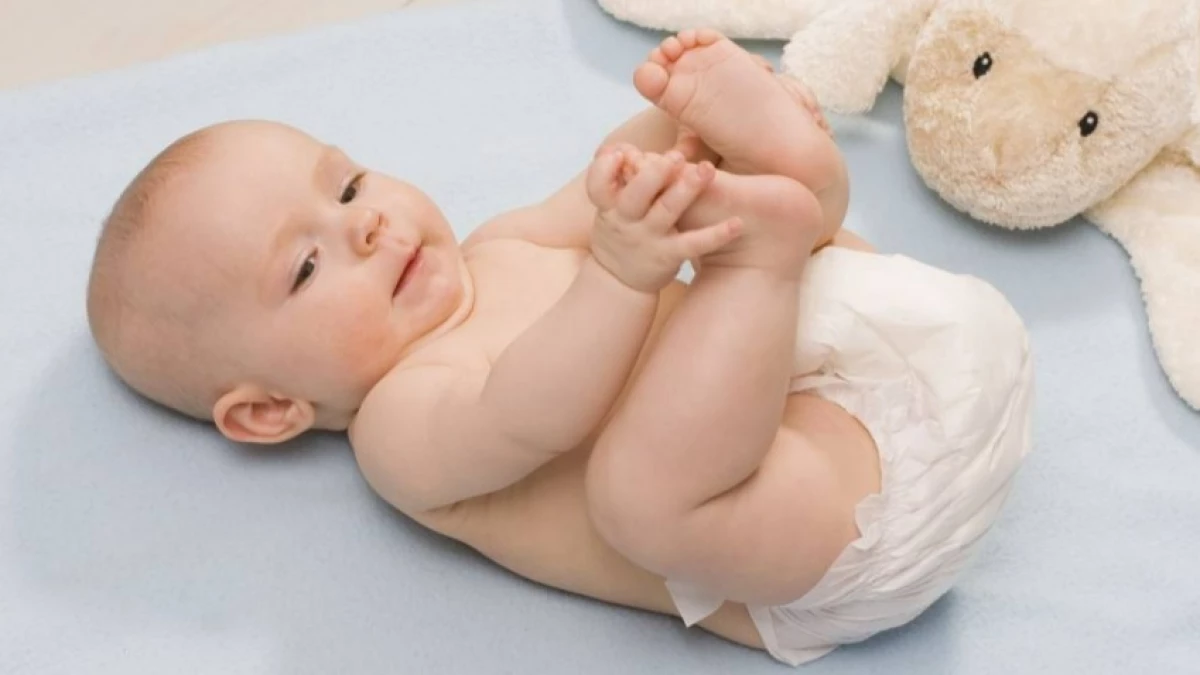 1 год жизни новорожденным. Движения новорожденного. Гипертонус мышц у новорожденных. Физиологический гипертонус. Гипертонус сгибателей у новорожденных.